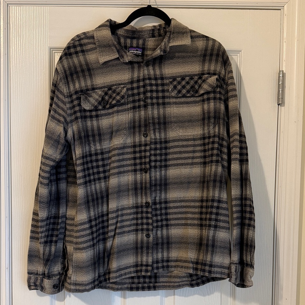 Patagonia Black and Tan Plaid Shirt Jacket